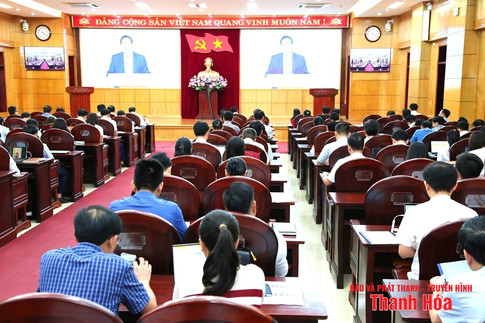 Học sinh, sinh viên là trung tâm, chủ thể; thầy cô giáo là động lực; nhà trường là bệ đỡ; gia đình là điểm tựa; xã hội là nền tảng