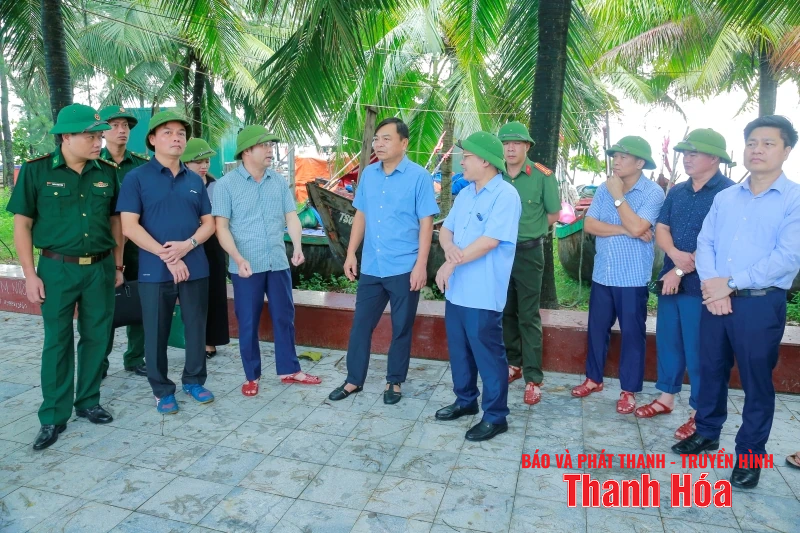 Thứ trưởng Bộ NN&MT kiểm tra công tác ứng phó với bão số 5 tại Thanh Hóa