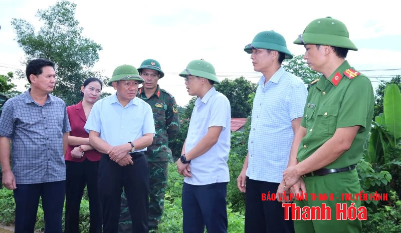 Phó Chủ tịch Thường trực UBND tỉnh Nguyễn Văn Thi kiểm tra công tác ứng phó bão tại xã Kim Tân