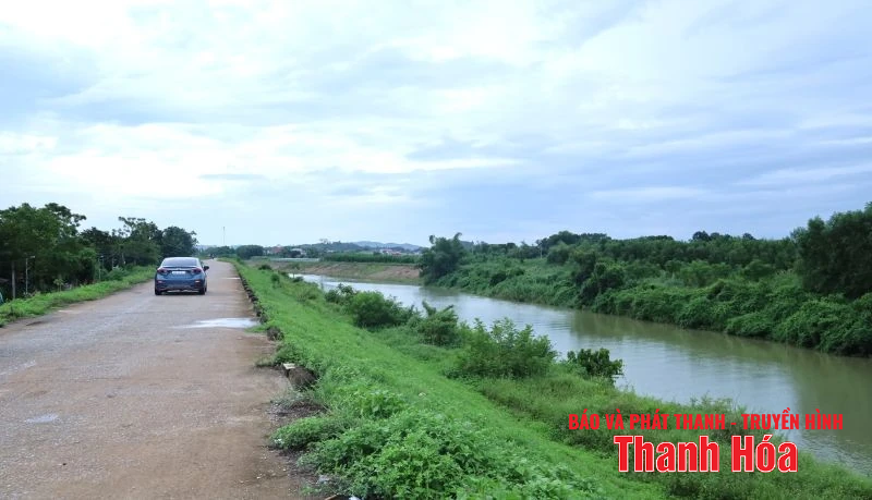 Phó Chủ tịch Thường trực UBND tỉnh Nguyễn Văn Thi kiểm tra công tác ứng phó bão tại xã Kim Tân