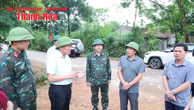 Phó Chủ tịch Thường trực UBND tỉnh Nguyễn Văn Thi kiểm tra công tác ứng phó bão tại xã Kim Tân