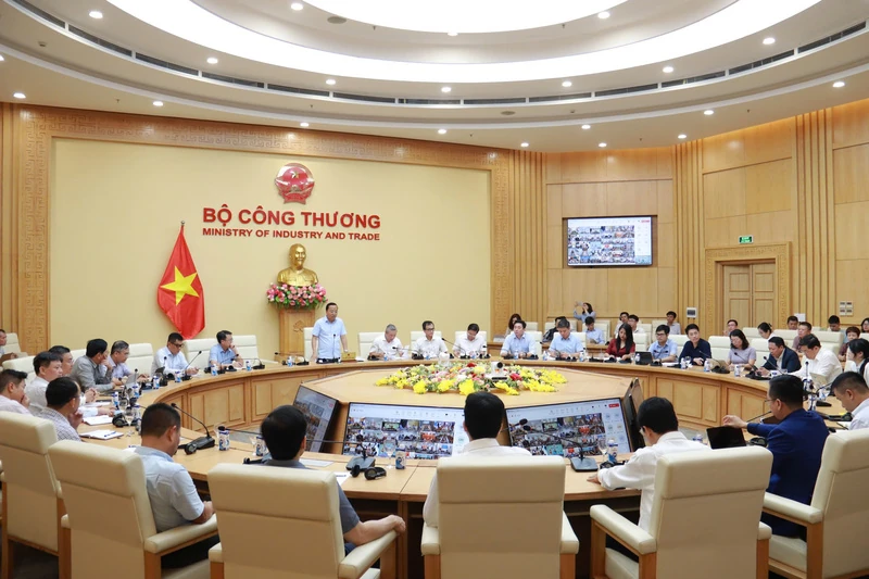 Tháo gỡ khó khăn cho cơ chế mua bán điện trực tiếp và lĩnh vực năng lượng tái tạo