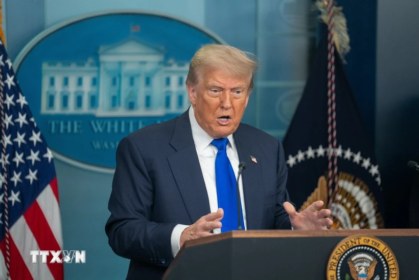 Tổng thống Mỹ tuyên bố sẽ loại bỏ hình thức bỏ phiếu qua đường bưu điện