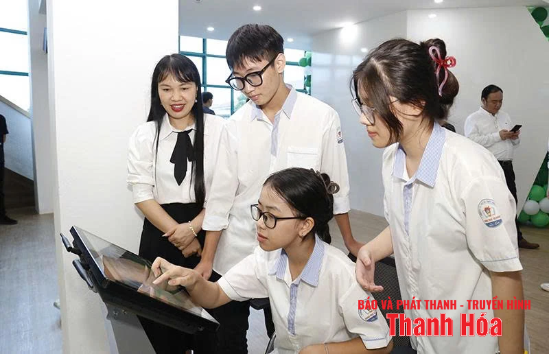 Nỗ lực thực hiện phổ cập giáo dục, xóa mù chữ