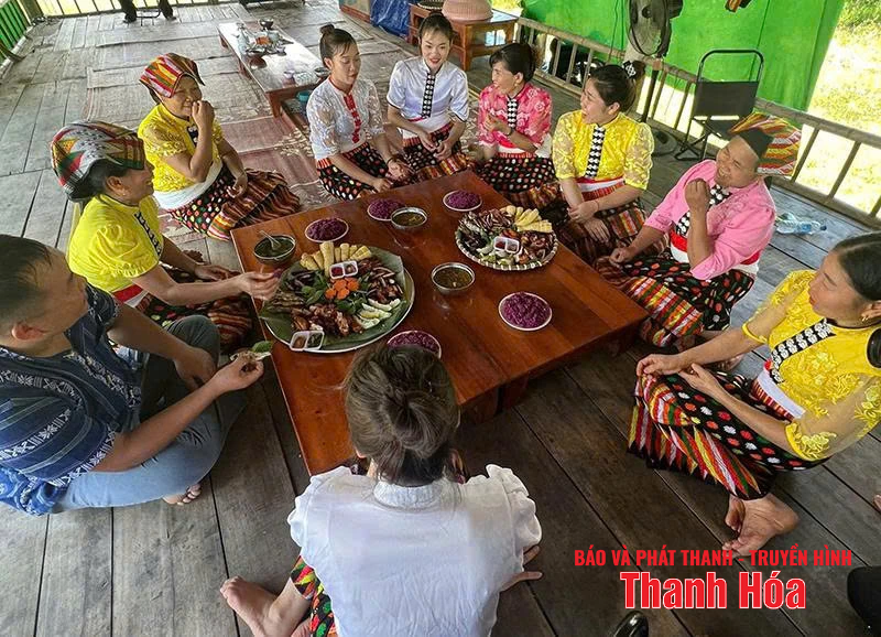 Phát triển du lịch cộng đồng gắn với bảo tồn bản sắc văn hóa