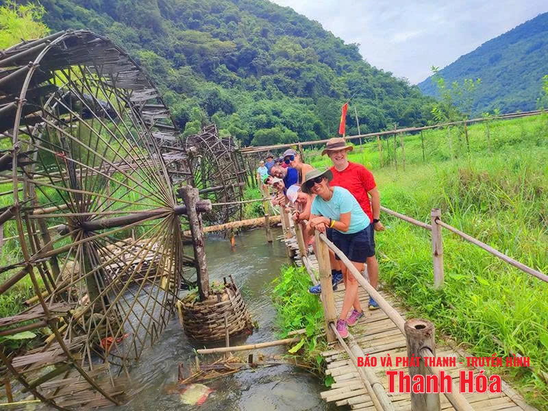 Phát triển du lịch cộng đồng gắn với bảo tồn bản sắc văn hóa