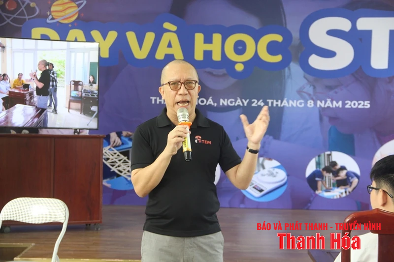 Công chức văn hóa xã, phường, giáo viên tìm hiểu về dạy và học STEM