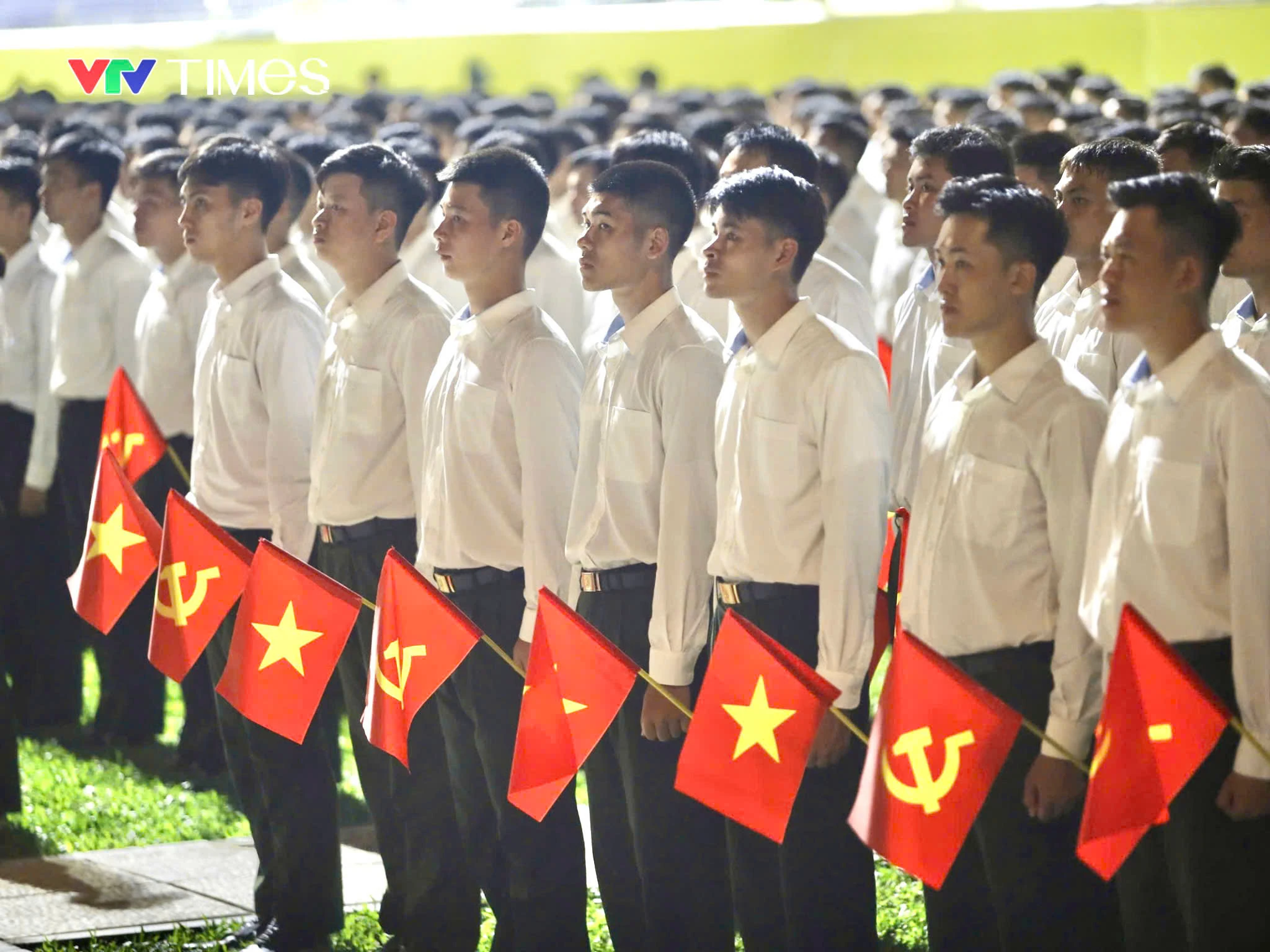 Hàng nghìn chiến sĩ cùng xe pháo quân sự tham dự Tổng hợp luyện diễu binh, diễu hành A80 lần thứ nhất