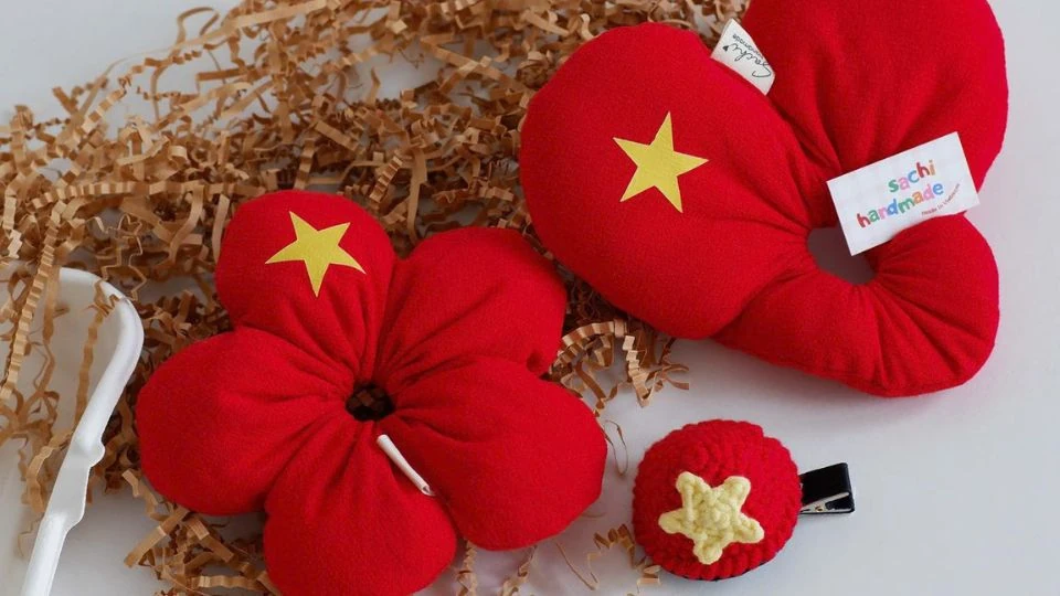 Xu hướng check-in rực rỡ cờ đỏ sao vàng “gây sốt” tại Thanh Hoá