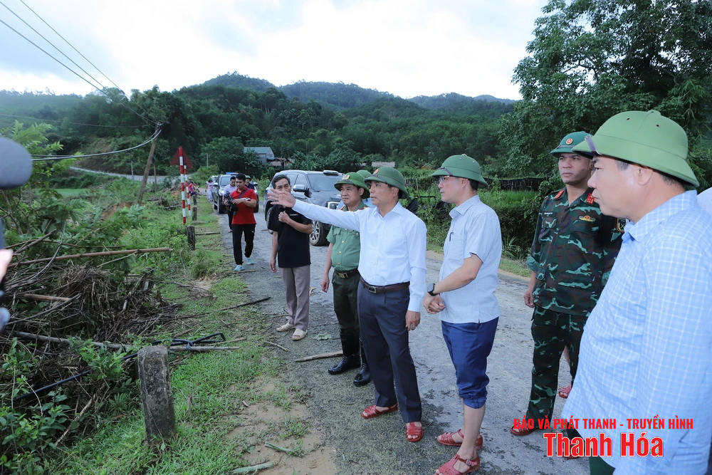 Bí thư Tỉnh ủy Nguyễn Doãn Anh kiểm tra một số địa điểm nước dâng, chia cắt cục bộ