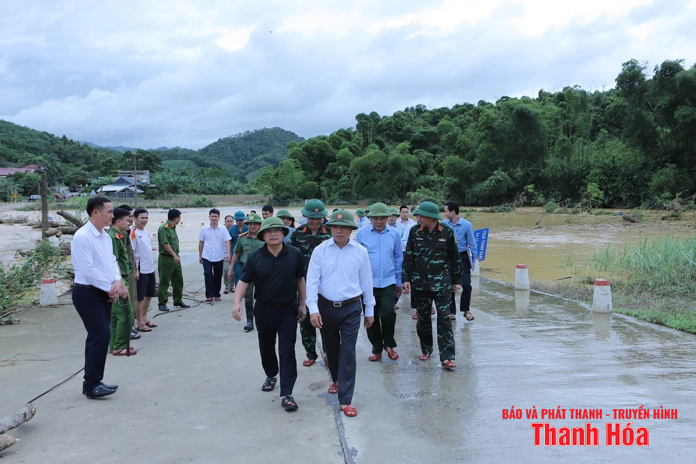 Bí thư Tỉnh ủy Nguyễn Doãn Anh kiểm tra một số địa điểm nước dâng, chia cắt cục bộ