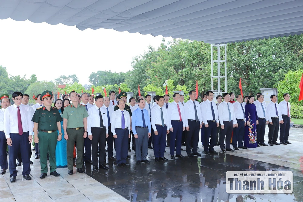 Đoàn đại biểu tỉnh Thanh Hóa dâng hoa, dâng hương nhân kỷ niệm 80 năm Quốc khánh nước CHXHCN Việt Nam