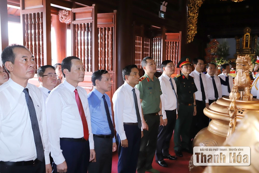 Đoàn đại biểu tỉnh Thanh Hóa dâng hoa, dâng hương nhân kỷ niệm 80 năm Quốc khánh nước CHXHCN Việt Nam