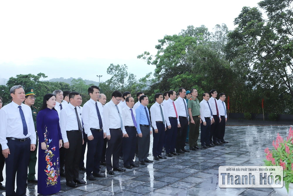 Đoàn đại biểu tỉnh Thanh Hóa dâng hoa, dâng hương nhân kỷ niệm 80 năm Quốc khánh nước CHXHCN Việt Nam