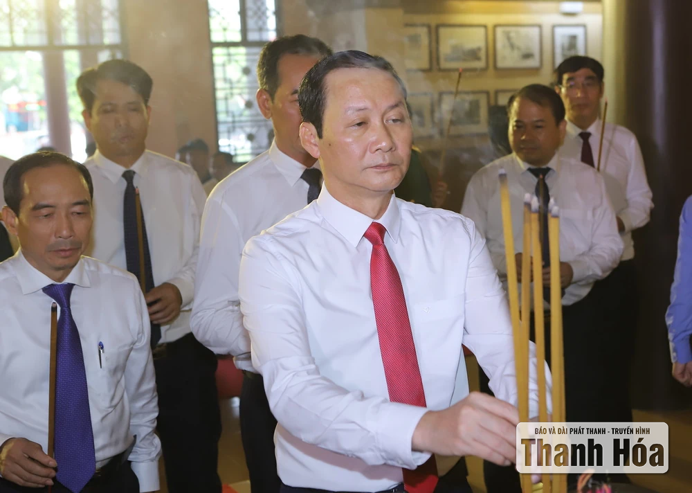 Đoàn đại biểu tỉnh Thanh Hóa dâng hoa, dâng hương nhân kỷ niệm 80 năm Quốc khánh nước CHXHCN Việt Nam