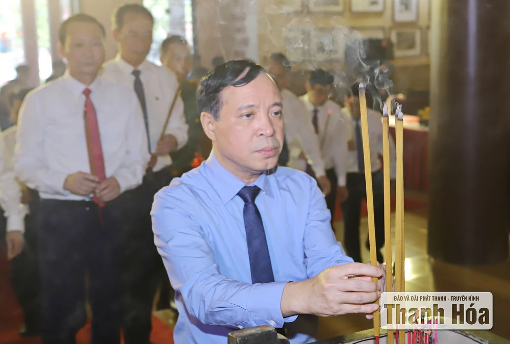 Đoàn đại biểu tỉnh Thanh Hóa dâng hoa, dâng hương nhân kỷ niệm 80 năm Quốc khánh nước CHXHCN Việt Nam