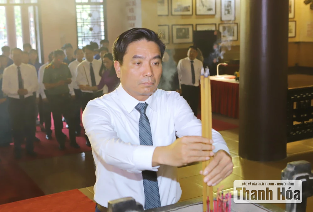 Đoàn đại biểu tỉnh Thanh Hóa dâng hoa, dâng hương nhân kỷ niệm 80 năm Quốc khánh nước CHXHCN Việt Nam