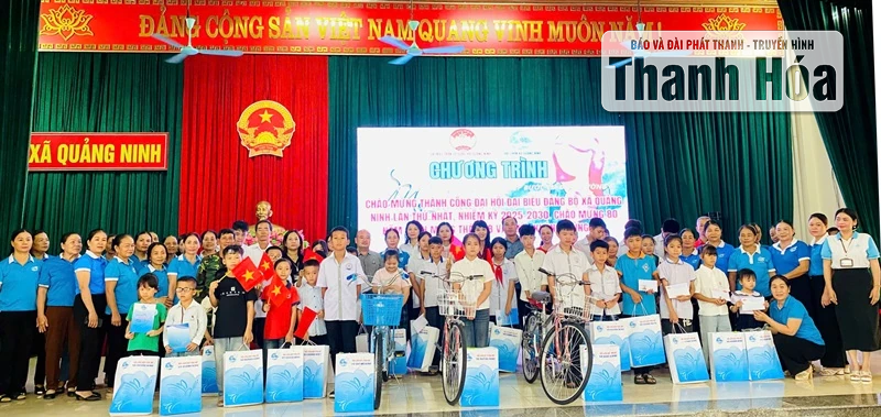 Trao 32 suất quà cho trẻ mồ côi đặc biệt khó khăn tại xã Quảng Ninh