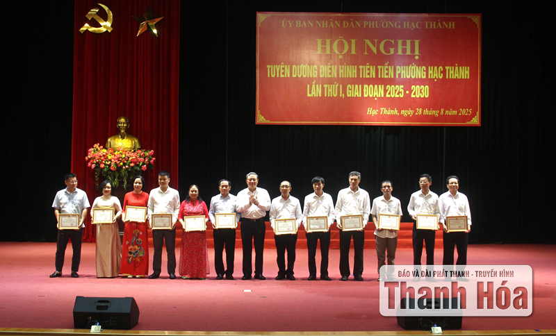Phường Hạc Thành tuyên dương điển hình tiên tiến lần thứ I