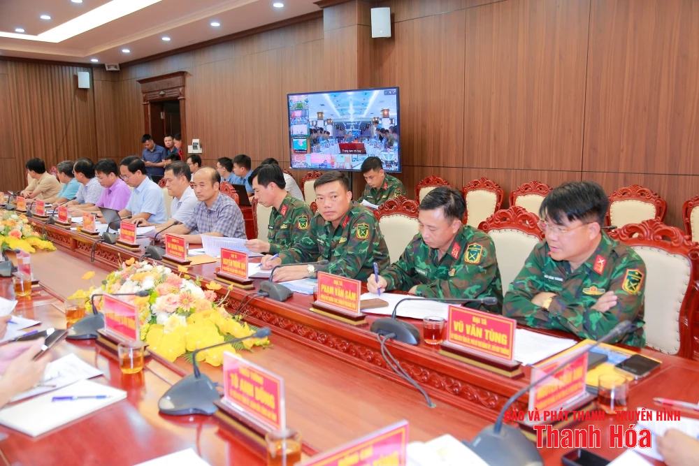 Phó Thủ tướng Chính phủ Trần Hồng Hà chủ trì hội nghị ứng phó khẩn cấp với cơn bão số 5