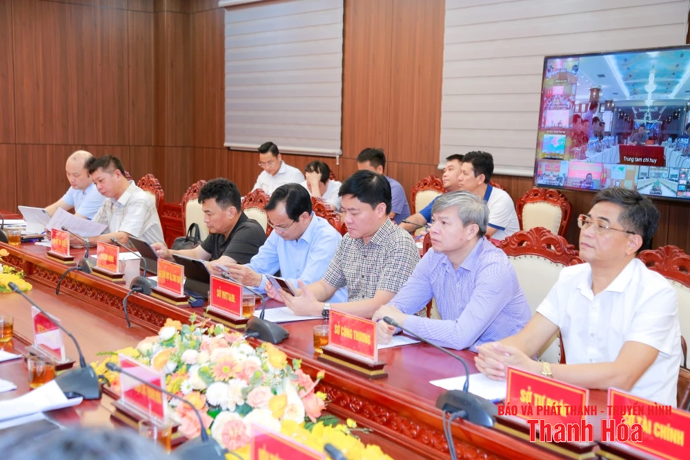 Phó Thủ tướng Chính phủ Trần Hồng Hà chủ trì hội nghị ứng phó khẩn cấp với cơn bão số 5