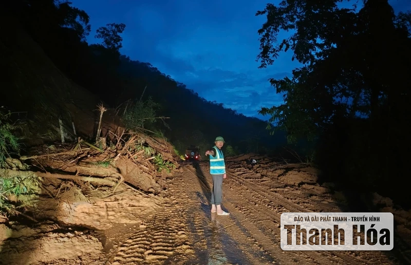 Nỗ lực xuyên đêm thông tuyến Quốc lộ 47 lên xã biên giới Bát Mọt