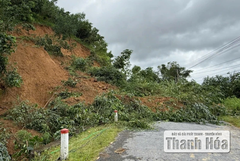 Nỗ lực xuyên đêm thông tuyến Quốc lộ 47 lên xã biên giới Bát Mọt