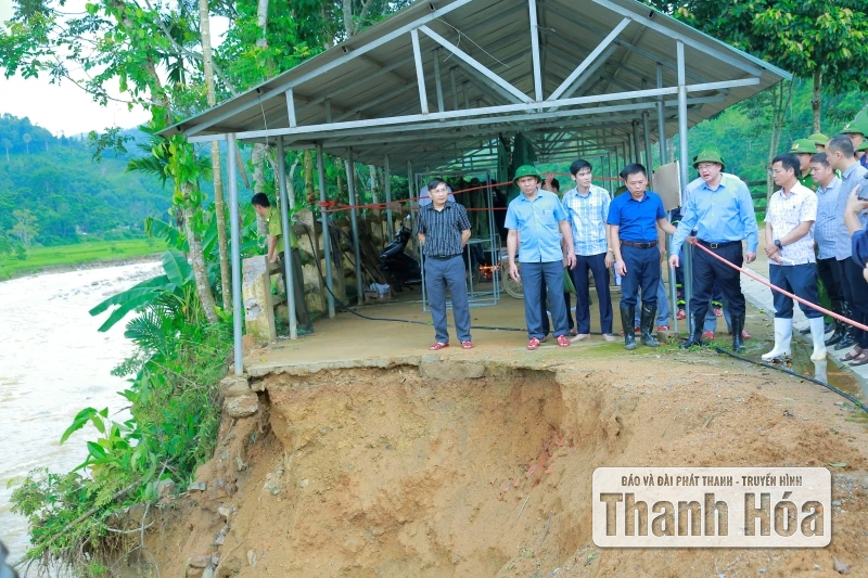 Phó Chủ tịch UBND tỉnh Mai Xuân Liêm kiểm tra, chỉ đạo khắc phục thiệt hại sau mưa bão tại xã Yên Nhân và Bát Mọt