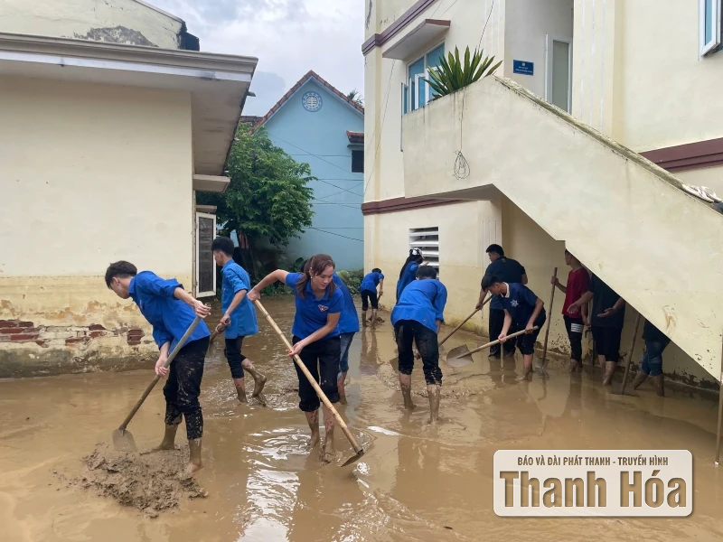Tuổi trẻ Thanh Hóa chung tay khắc phục hậu quả mưa bão