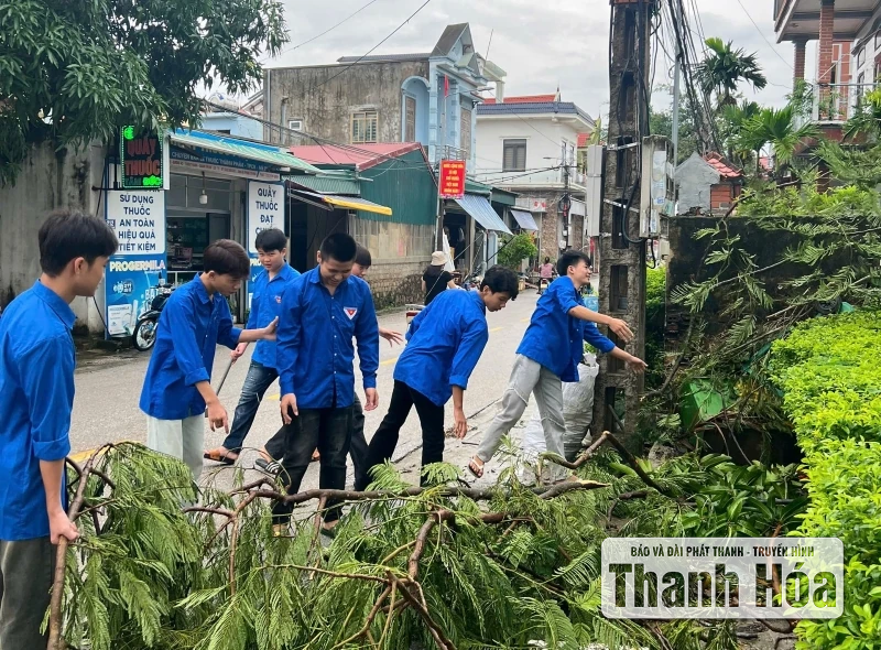 Tuổi trẻ Thanh Hóa chung tay khắc phục hậu quả mưa bão
