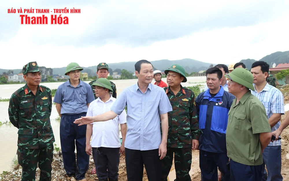 Chủ tịch UBND tỉnh Đỗ Minh Tuấn kiểm tra, chỉ đạo khắc phục sự cố đê tại xã Hà Long