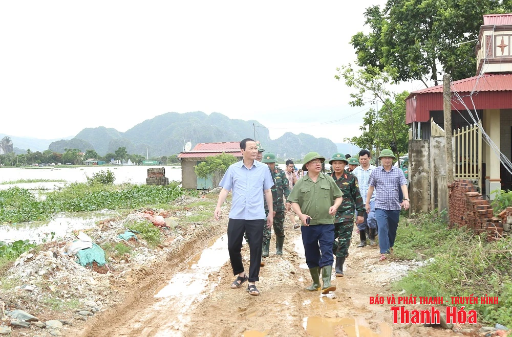 Chủ tịch UBND tỉnh Đỗ Minh Tuấn kiểm tra, chỉ đạo khắc phục sự cố đê tại xã Hà Long