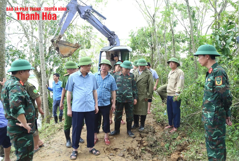 Chủ tịch UBND tỉnh Đỗ Minh Tuấn kiểm tra, chỉ đạo khắc phục sự cố đê tại xã Triệu Sơn