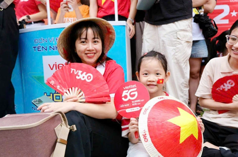 Viettel phối hợp cùng Đoàn Thanh niên TP Hà Nội triển khai 15/67 điểm cấp phát nhu yếu phẩm miễn phí, phục vụ người dân