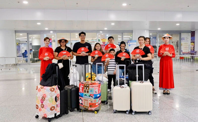 Viettel phối hợp cùng Đoàn Thanh niên TP Hà Nội triển khai 15/67 điểm cấp phát nhu yếu phẩm miễn phí, phục vụ người dân