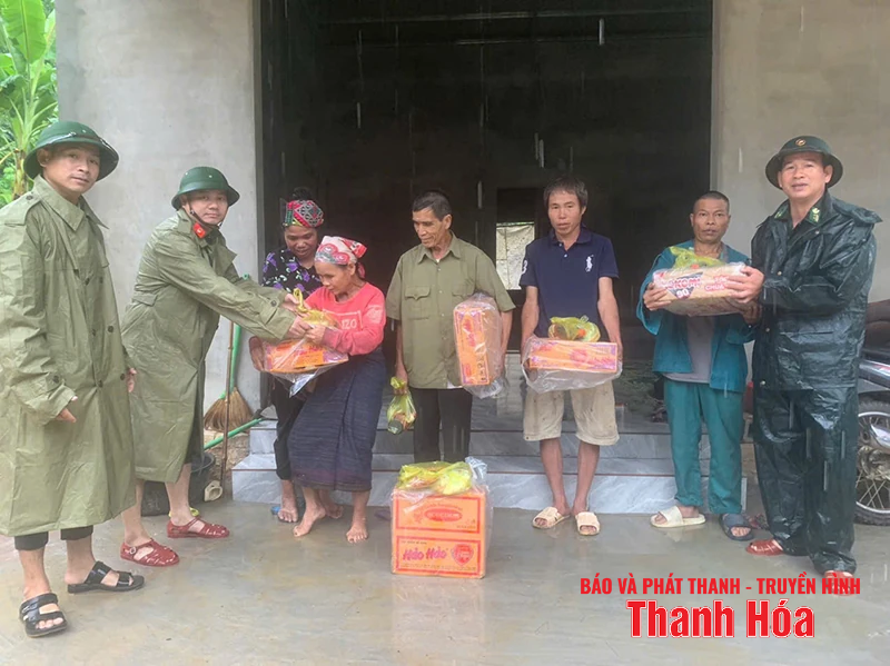 Cán bộ Công an xã Hiền Kiệt bị thương khi giúp dân chống bão số 5