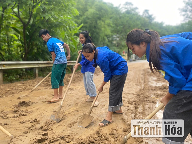 Căng sức, đồng lòng khắc phục hậu quả bão số 5