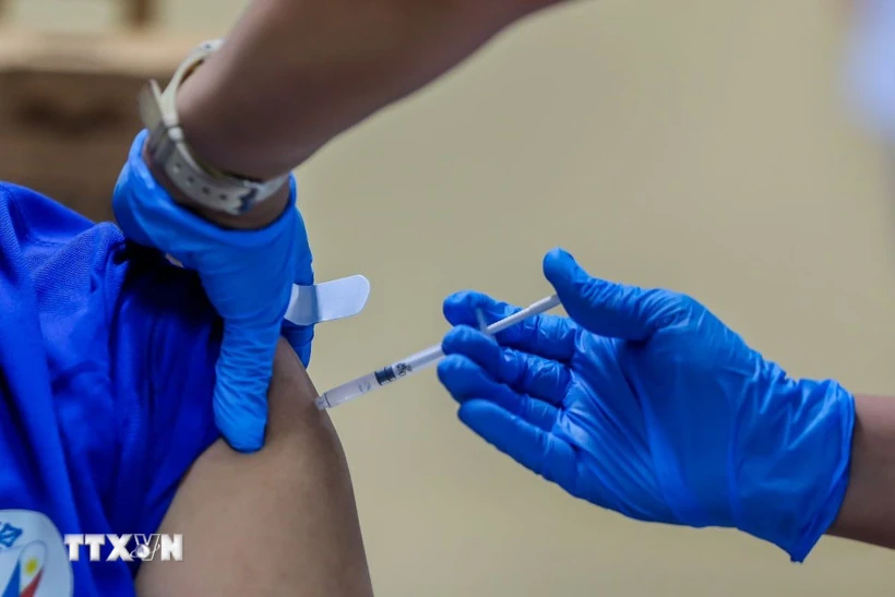 Mỹ: FDA giới hạn đáng kể đối tượng được tiêm vaccine phòng COVID-19