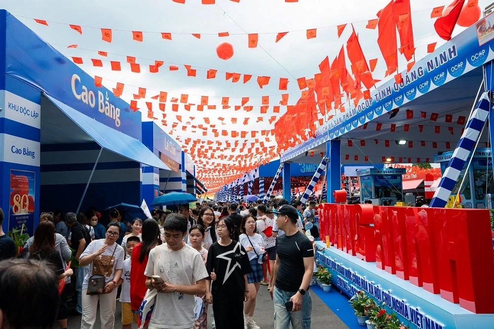 Đón gần 1,2 triệu lượt khách sau 3 ngày mở cửa: Trung tâm Triển lãm Việt Nam “gây sốt” với tiêu chuẩn vận hành chuyên nghiệp