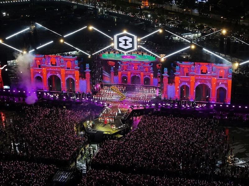 Hơn 50.000 khán giả vỡ òa cảm xúc tại 8Wonder - Moments of Wonder