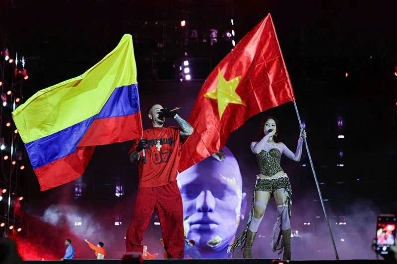 Hơn 50.000 khán giả vỡ òa cảm xúc tại 8Wonder - Moments of Wonder