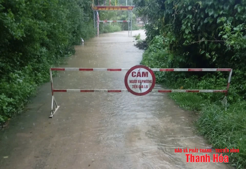 Ngập lụt, chia cắt cục bộ; bước đầu ghi nhận nhiều thiệt hại về nhà cửa, hoa màu