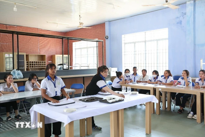 Bộ Chính trị ban hành Nghị quyết về đột phá phát triển giáo dục và đào tạo