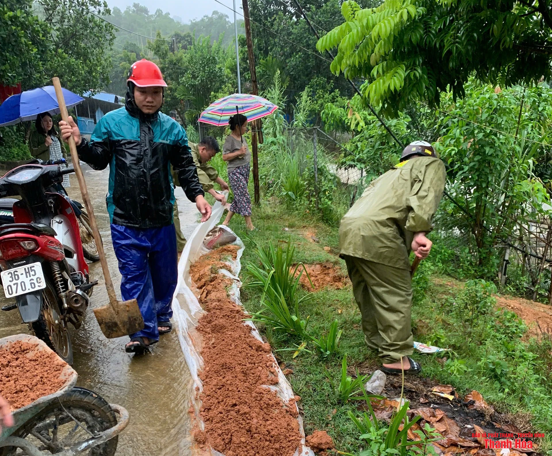 Ngập lụt, chia cắt cục bộ; bước đầu ghi nhận nhiều thiệt hại về nhà cửa, hoa màu