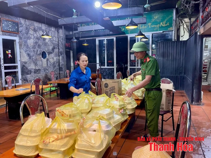 Những suất ăn miễn phí lan tỏa yêu thương của Đoàn thanh niên xã Cẩm Thủy