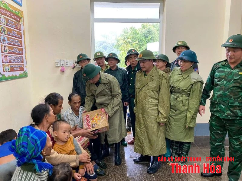 Nhà tránh bão... bịn rịn nghĩa tình