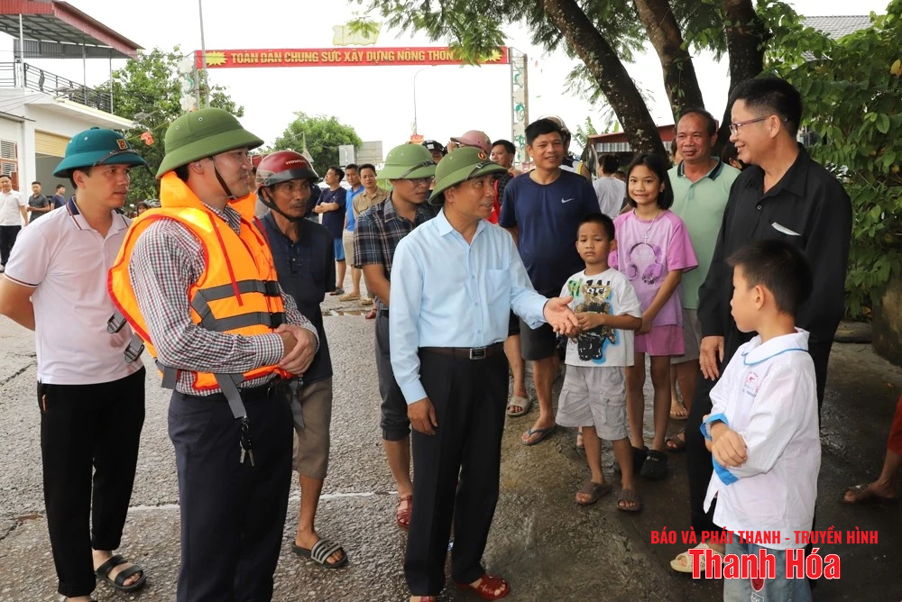 Bí thư Tỉnh ủy Nguyễn Doãn Anh kiểm tra, chỉ đạo công tác khắc phục hậu quả ngập lụt tại xã Kim Tân