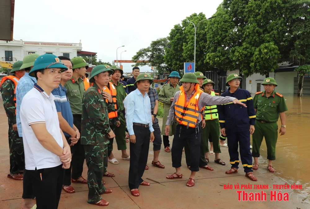 Bí thư Tỉnh ủy Nguyễn Doãn Anh kiểm tra, chỉ đạo công tác khắc phục hậu quả ngập lụt tại xã Kim Tân