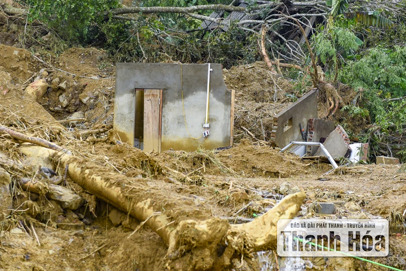 Bản làng Yên Nhân sau ngày lũ dữ, hàng chục ngôi nhà bị cuốn sập