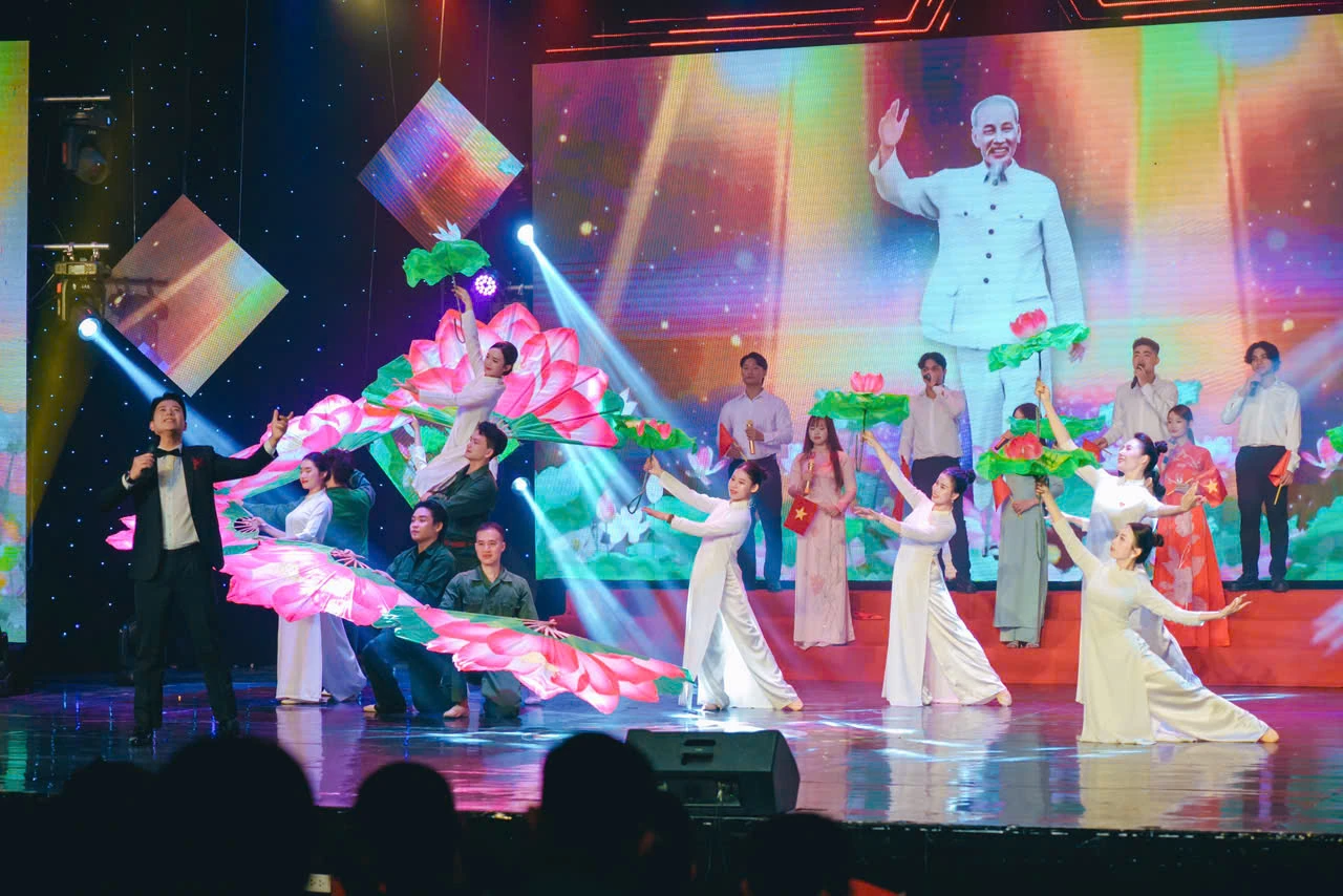 “Vang vọng mùa thu” - Bản hùng ca kỷ niệm 80 năm Cách mạng Tháng Tám và Quốc khánh 2/9